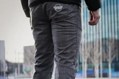 Jak nosić joggery męskie: stylowe połączenia na każdą okazję