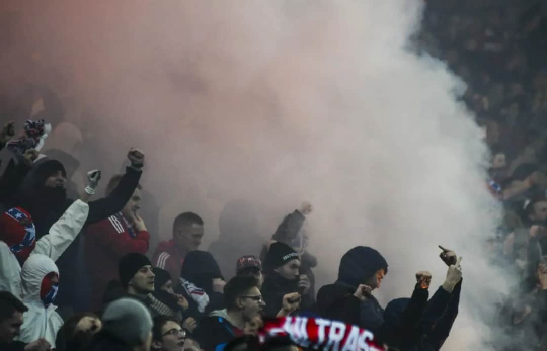 Rasizm na stadionach: jak walka z dyskryminacją zmienia sport?