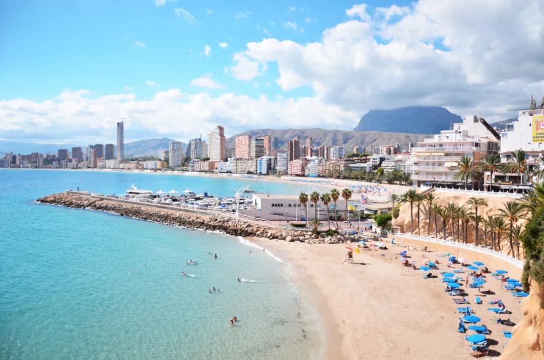 Najpopularniejsze plaże w Walencji: atrakcje i charakterystyka 2025