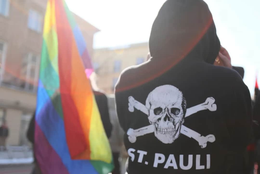 KMP a rasizm: Jak ruchy społeczne walczą o sprawiedliwość społeczną