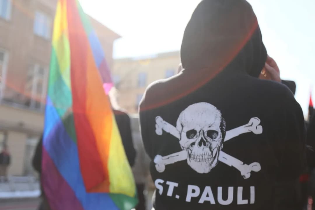 KMP a rasizm: Jak ruchy społeczne walczą o sprawiedliwość społeczną