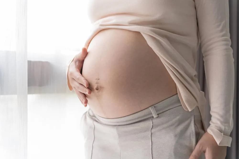 Jakie pieniądze należą się kobiecie w ciąży? Sprawdź swoje prawa