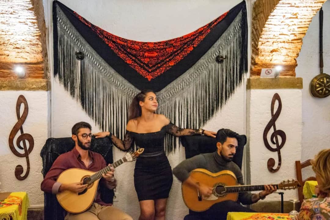 Fado w Lizbonie: gdzie usłyszeć najlepsze portugalskie pieśni