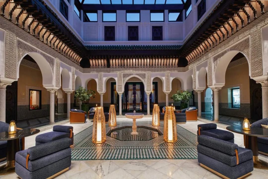 La Mamounia: Luksusowy hotel w sercu Marrakeszu - Historia i splendor